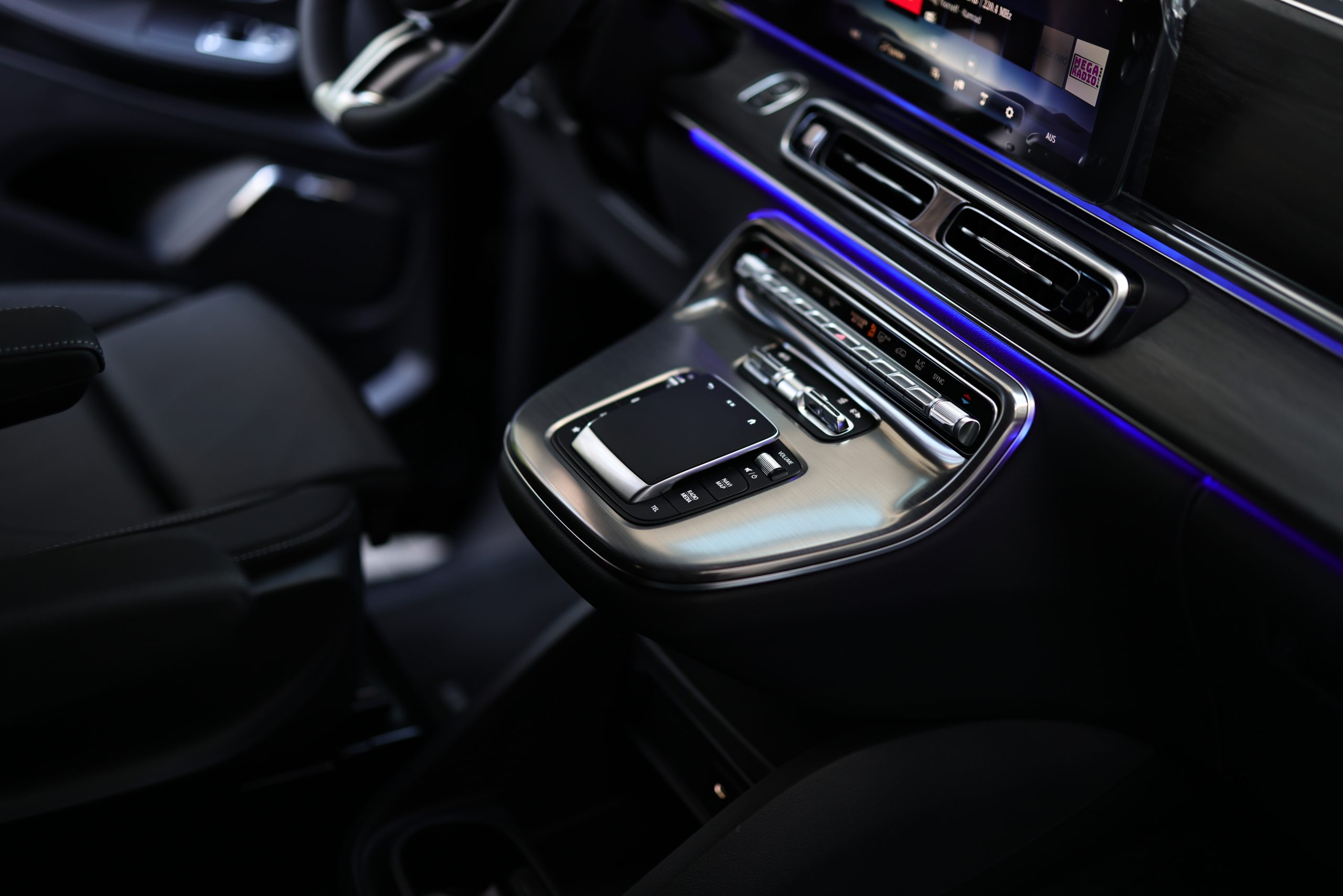 Mercedes-Benz V300