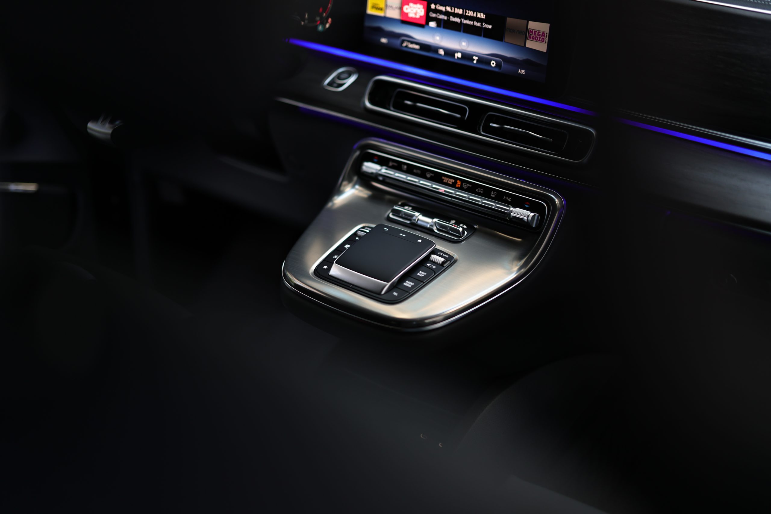 Mercedes-Benz V300